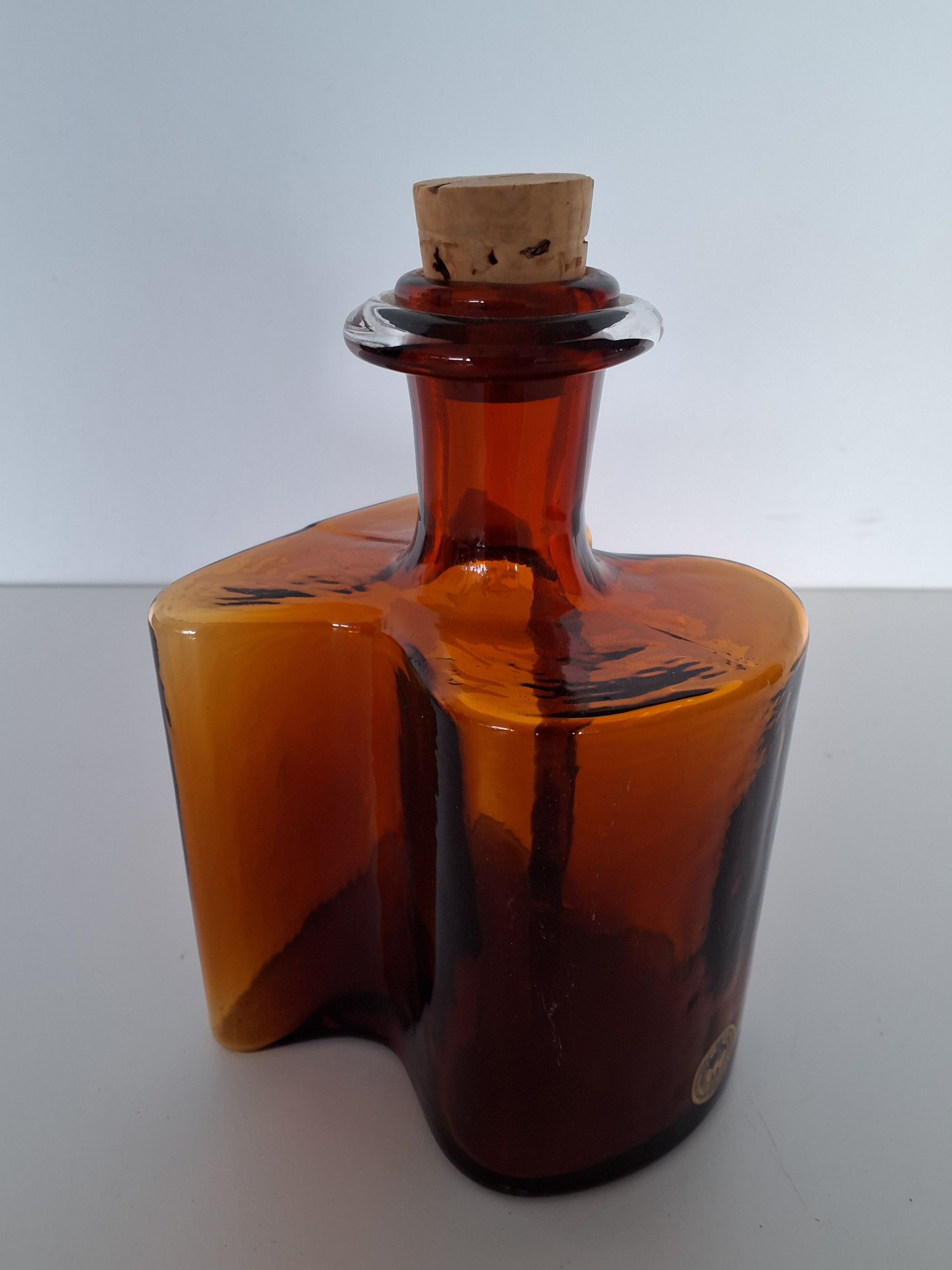 Røgfarvet flaske med kork